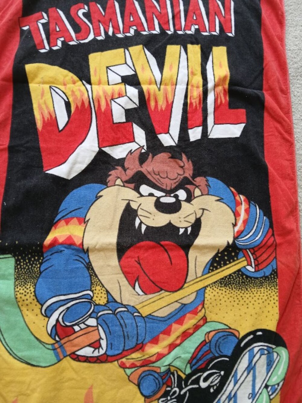 Vintage 90's Looney Tunes Hockey Tazmanian Devil Beach Towel